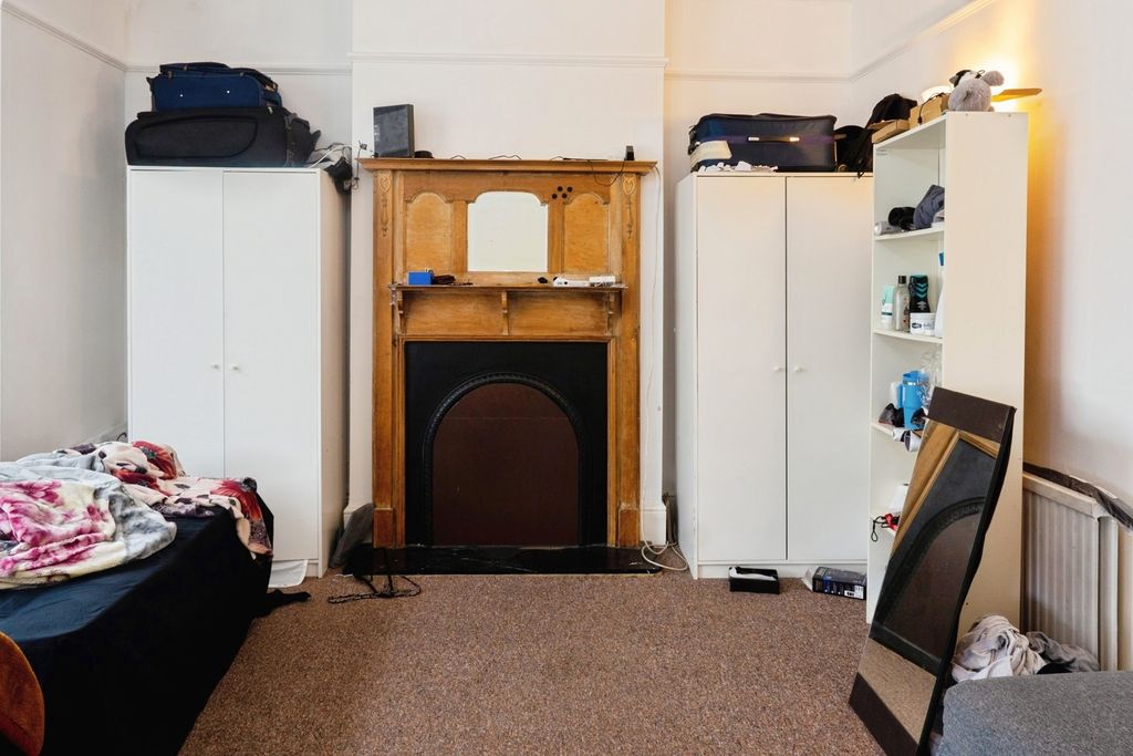 Additional image 3 of 3 bed flat for saleCoventry Road, Ilford IG1