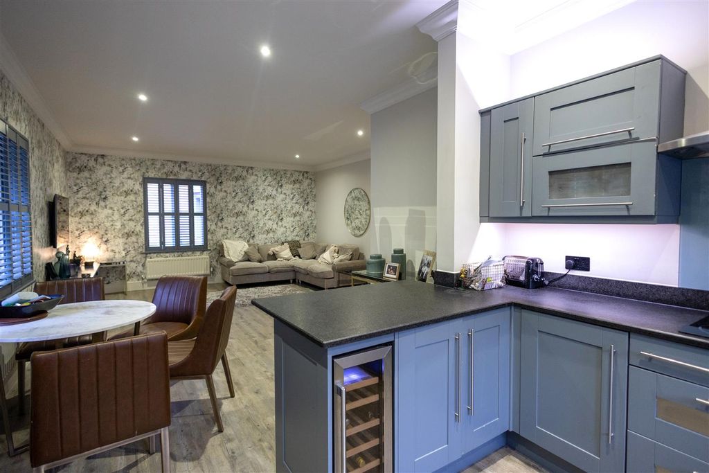 2 bed flat for saleStonegate, The Limes, Ingatestone CM4