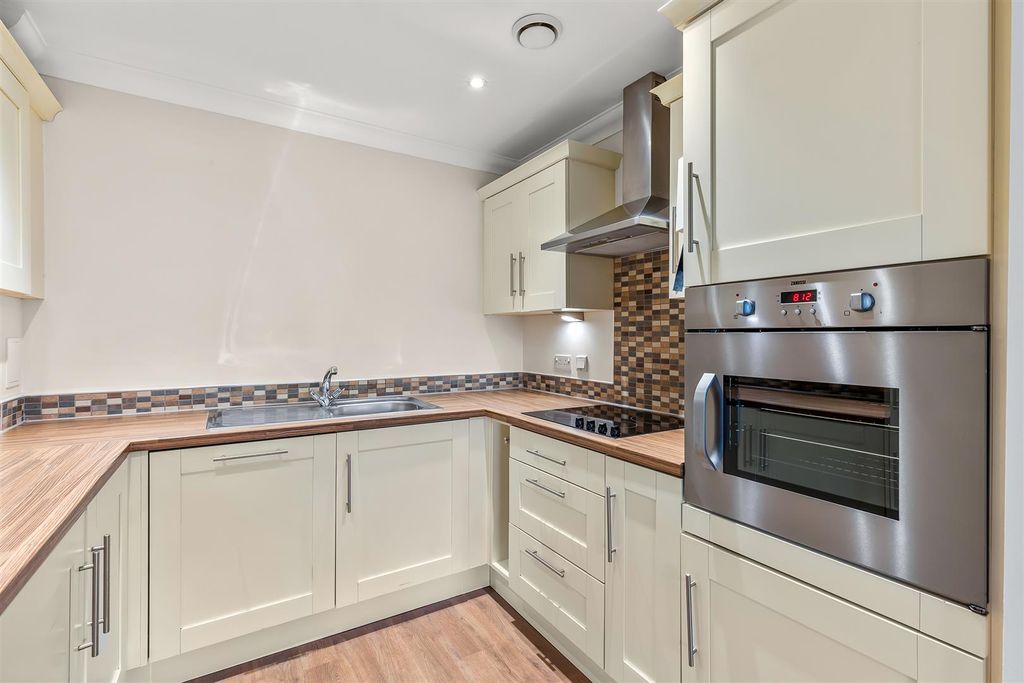 Additional image 3 of 2 bed flat for saleValley Drive, Ilkley LS29
