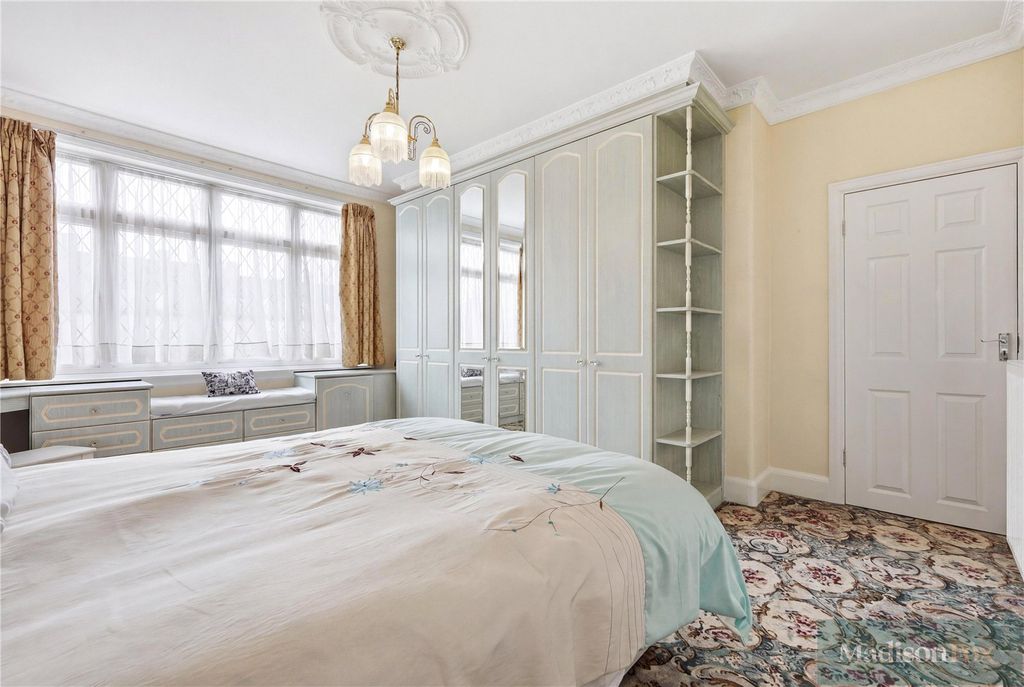 Additional image 20 of 4 bed detached house for saleWoodford Avenue, Ilford IG2