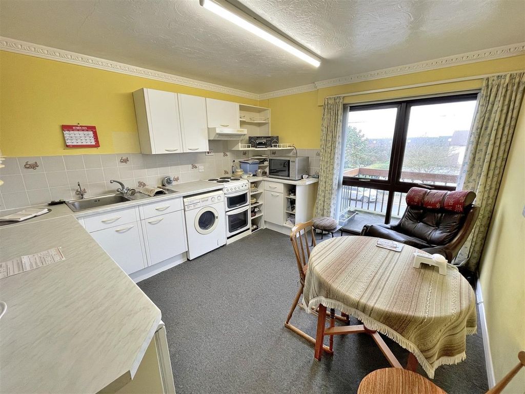 2 bed flat for saleNorthgate, Hunstanton PE36 photo 4