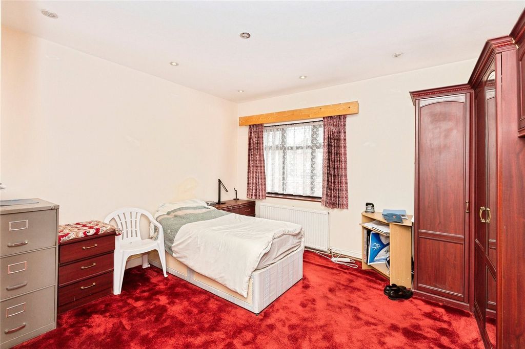 Additional image 16 of 5 bed end terrace house for saleTomswood Hill, Ilford IG6