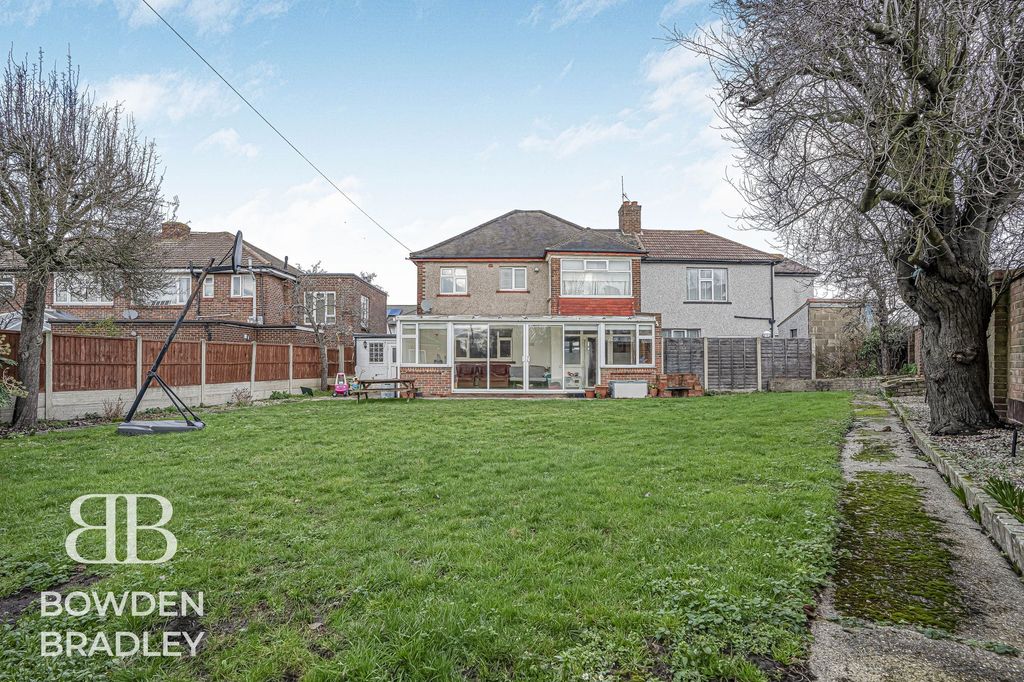 Additional image 31 of 5 bed property for saleAbbotswood Gardens, Clayhall IG5