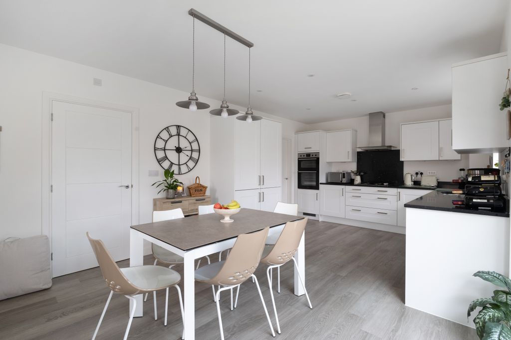 Additional image 3 of 4 bed detached house for salePidden Mead, Hungerford RG17