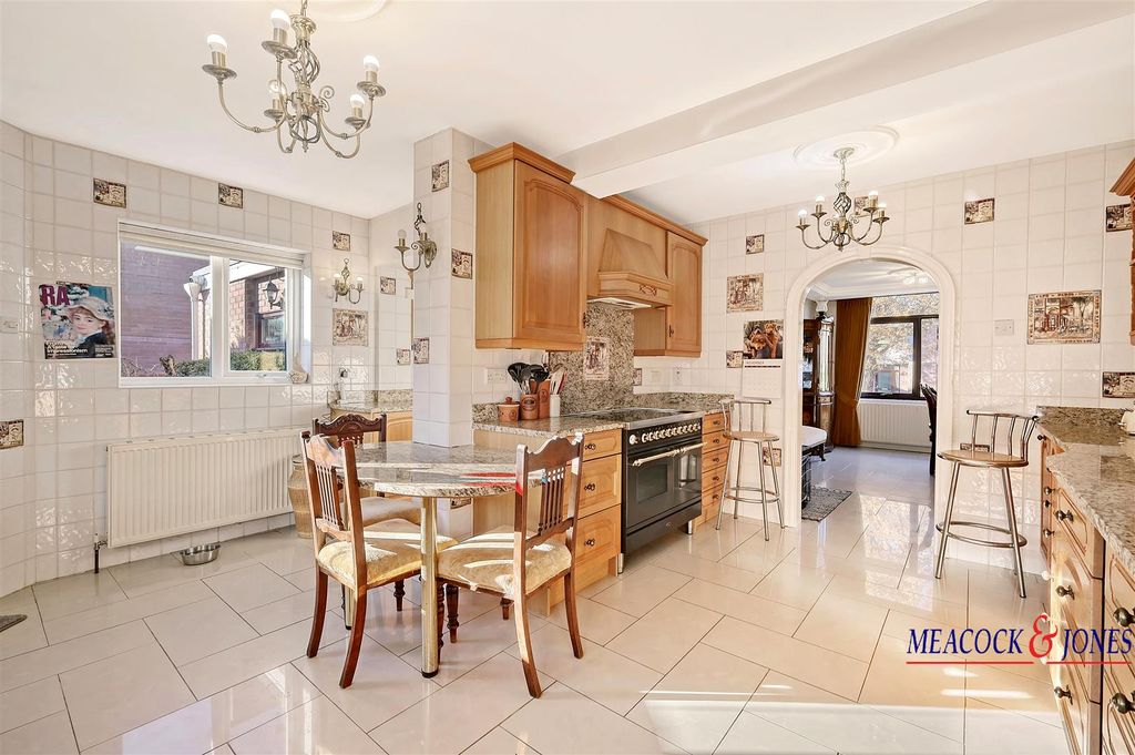 4 bed detached house for saleTor Bryan, Ingatestone, Essex CM4 photo 5