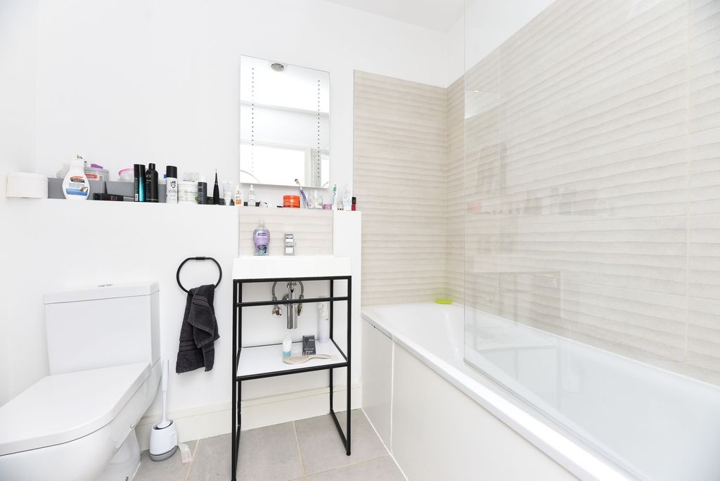 Additional image 6 of 2 bed flat for sale12 Ferrars Road, Huntingdon PE29