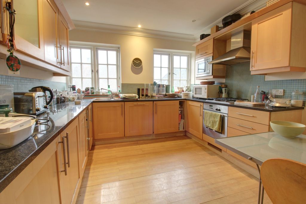 Additional image 4 of 3 bed flat for saleDevereaux Court, Ipswich IP4