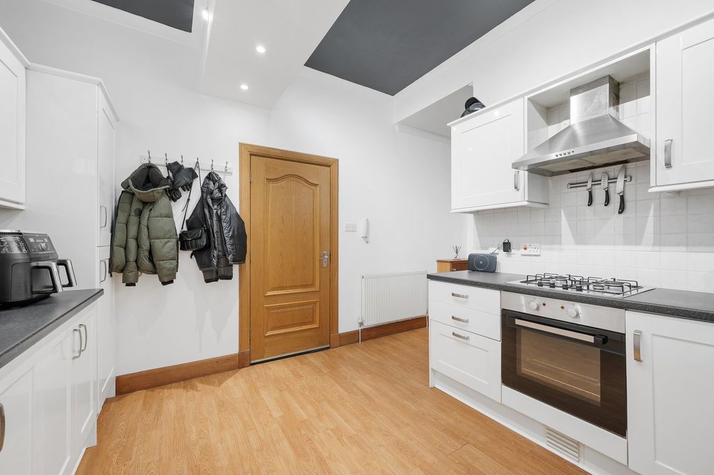 2 bed flat for saleParkgate, Rosyth, Dunfermline KY11 photo 5