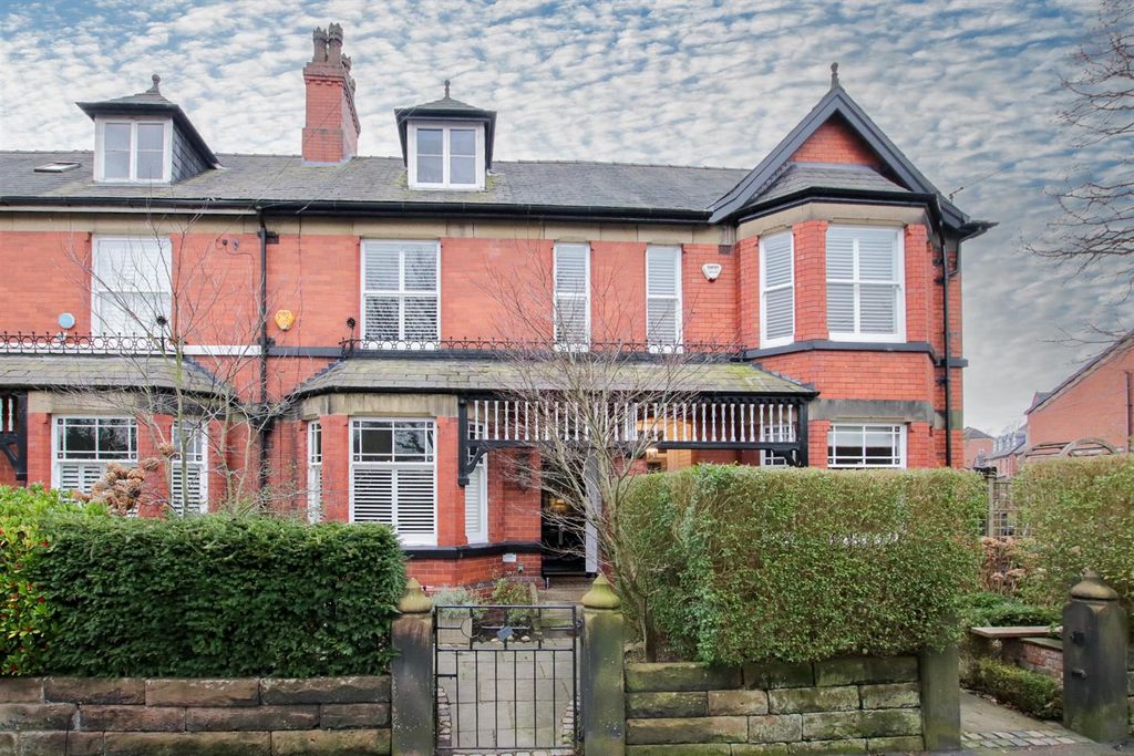 5 bed terraced house for saleGarden Road, Knutsford WA16
