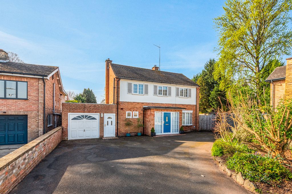 3 bed detached house for saleCedar Crescent, Kidderminster DY11
