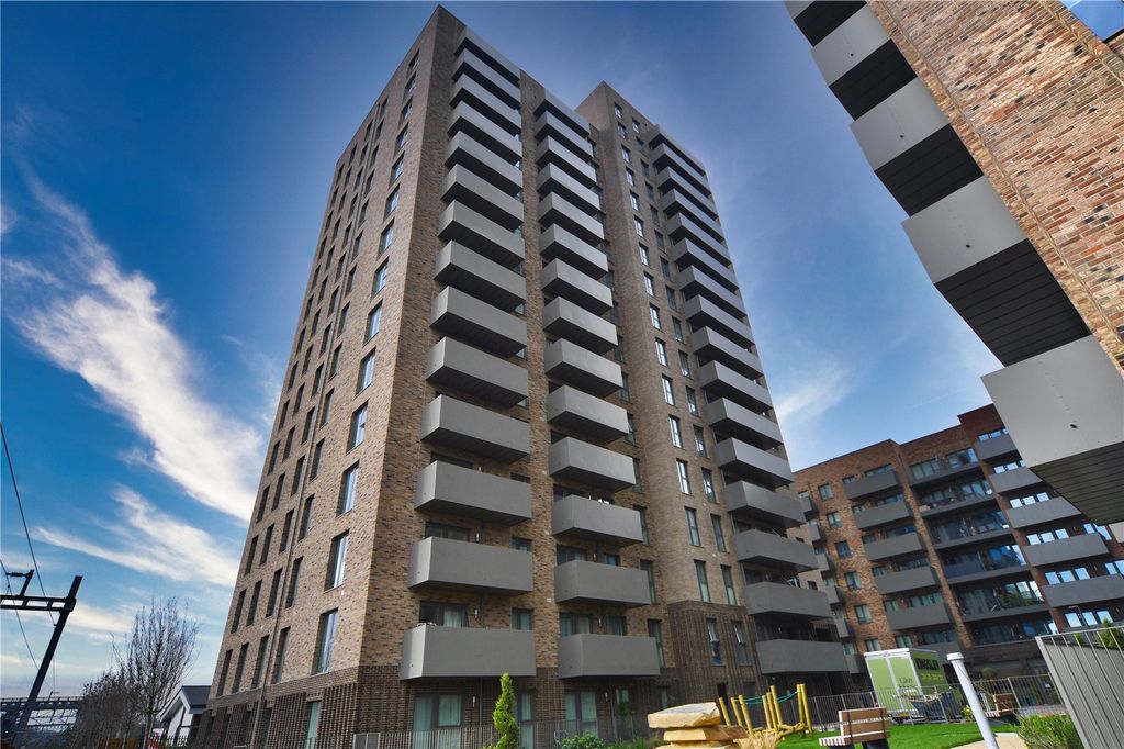 2 bed flat for saleTeal Road, Seven Kings, Essex IG3