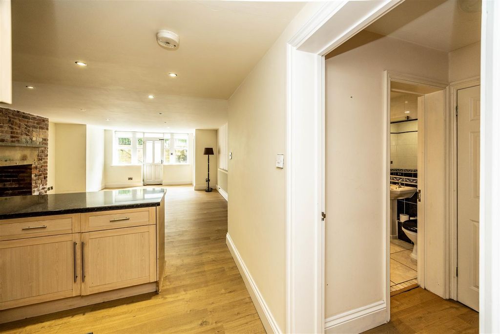 Additional image 15 of 2 bed flat for salePark Drive, Huddersfield HD1