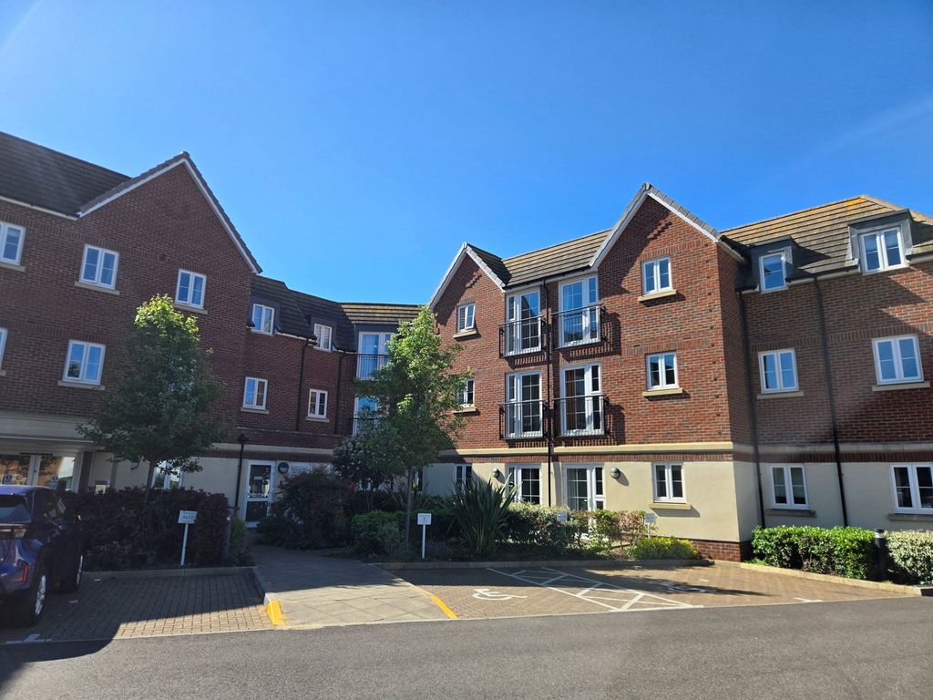 1 bed flat for saleLuxury Retirement Flat - Lowe House, Knebworth, Herts SG3 photo 3