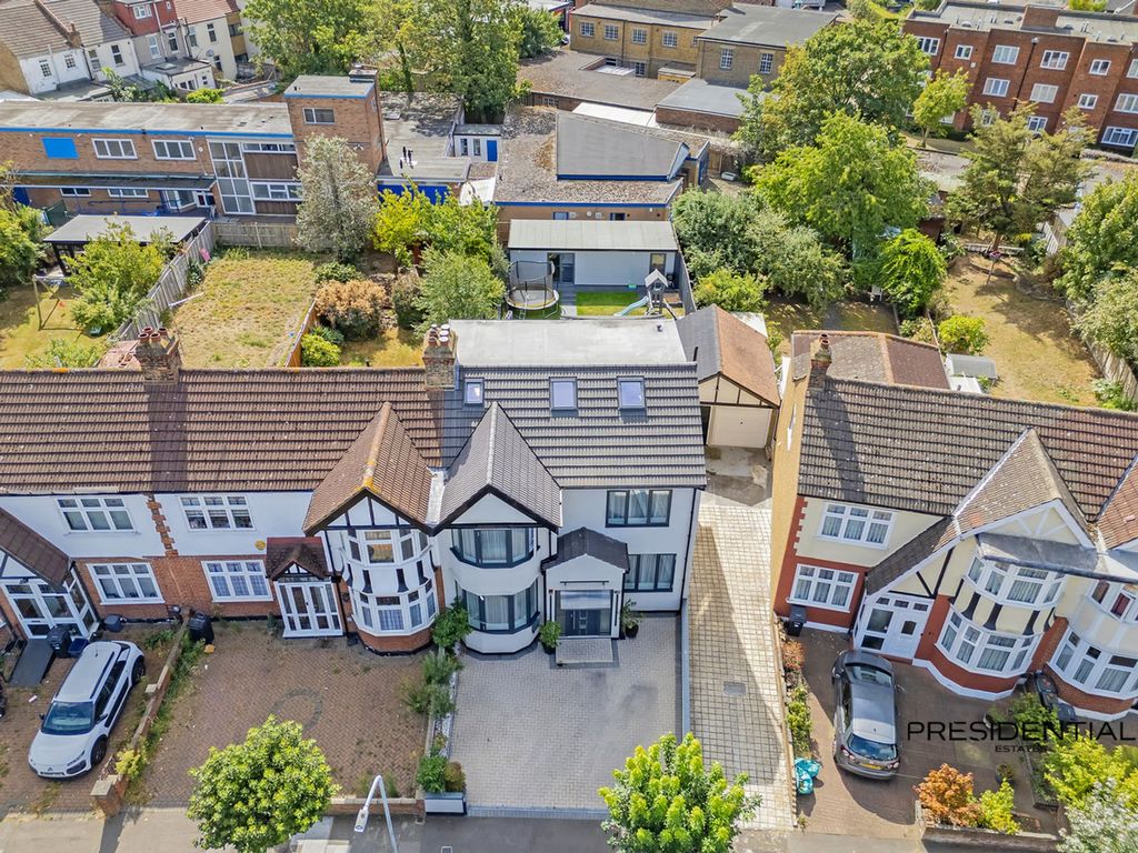 Additional image 41 of 5 bed property for saleKenwood Gardens, Gants Hill IG2