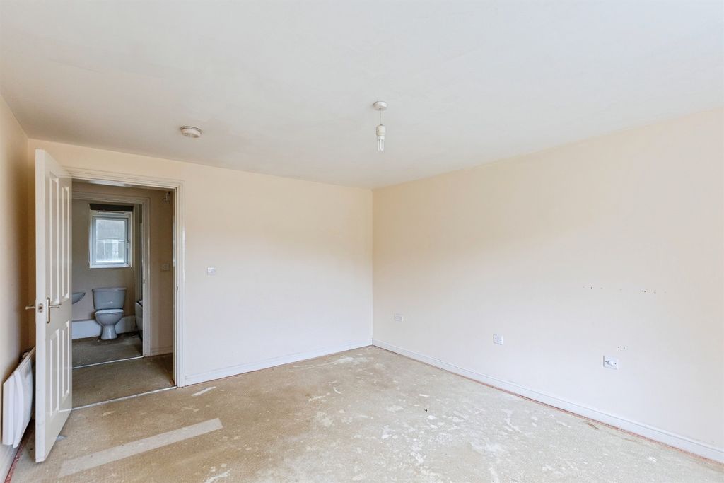2 bed flat for saleAbbots Way, Kettering NN15 photo 5