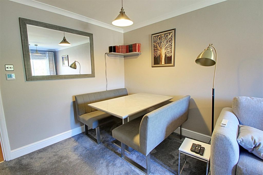 Additional image 8 of 2 bed flat for saleLakeview, Railway Terrace, Kings Langley WD4