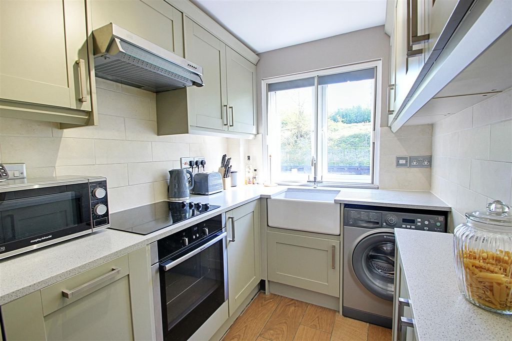 Additional image 7 of 2 bed flat for saleLakeview, Railway Terrace, Kings Langley WD4