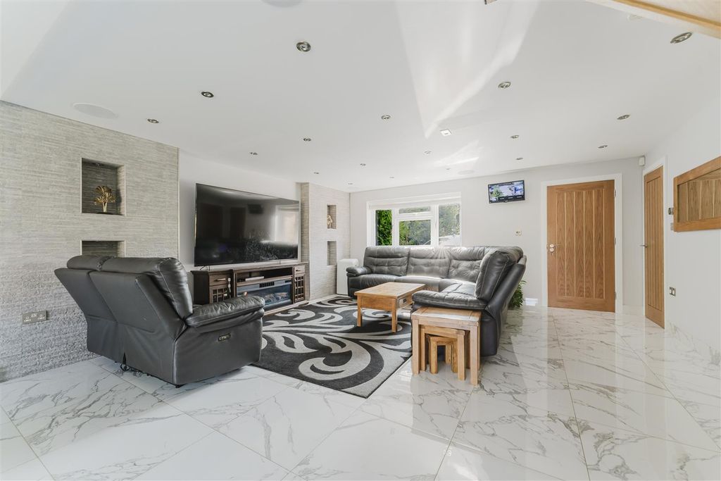 Additional image 2 of 5 bed semi-detached house for saleSt. Margarets Close, Iver SL0