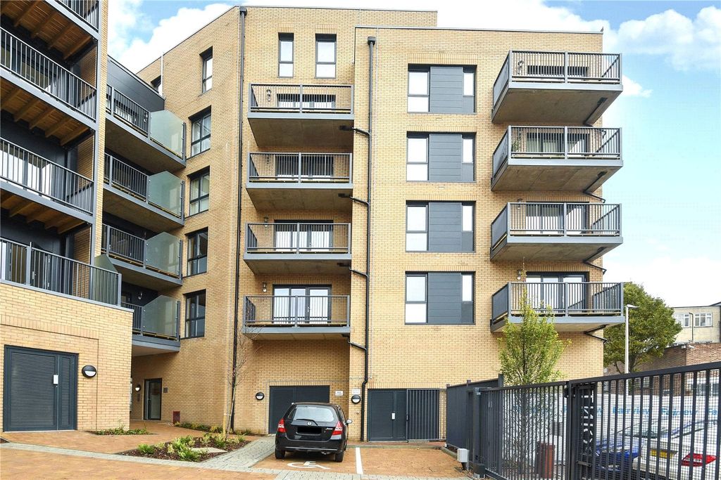 3 bed flat for saleThe Point, Gants Hill IG2
