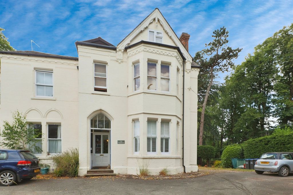 2 bed flat for saleHolmewood Close, Kenilworth CV8
