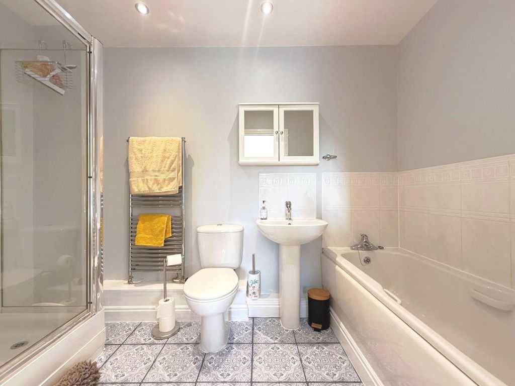 Additional image 10 of 2 bed flat for saleOldnall Road, Kidderminster DY10