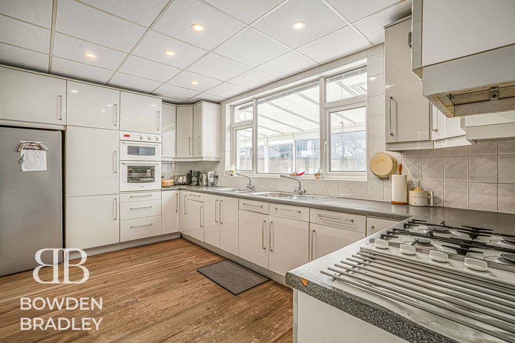 Additional image 8 of 5 bed property for saleAbbotswood Gardens, Clayhall IG5