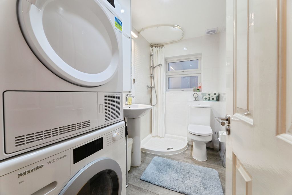 Additional image 14 of 2 bed flat for saleWellesley Road, Ilford IG1