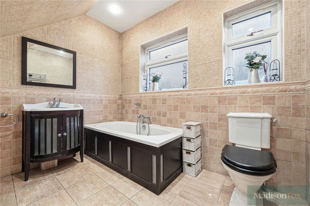 Additional image 15 of 4 bed detached house for saleTomswood Road, Chigwell, Essex IG7