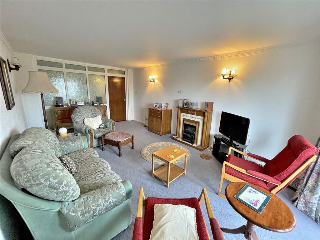 2 bed flat for saleNorthgate, Hunstanton PE36 photo 3