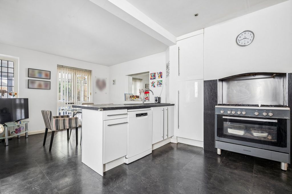 Additional image 6 of 4 bed detached house for saleWellesley Avenue, Iver SL0