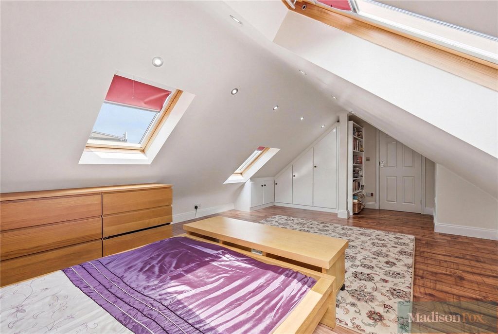 Additional image 25 of 4 bed detached house for saleWoodford Avenue, Ilford IG2