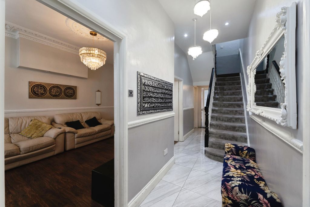 Additional image 9 of 7 bed semi-detached house for saleGrosvenor Road, Ilford IG1