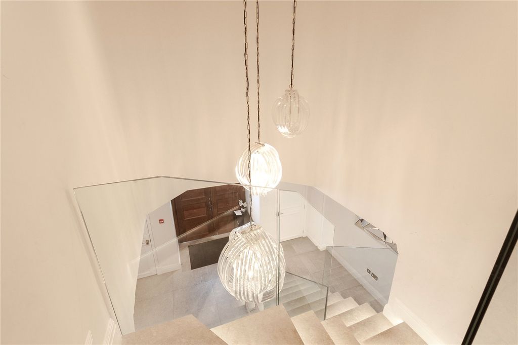 2 bed flat for saleThe Old Blue School, Old Isleworth TW7 photo 5