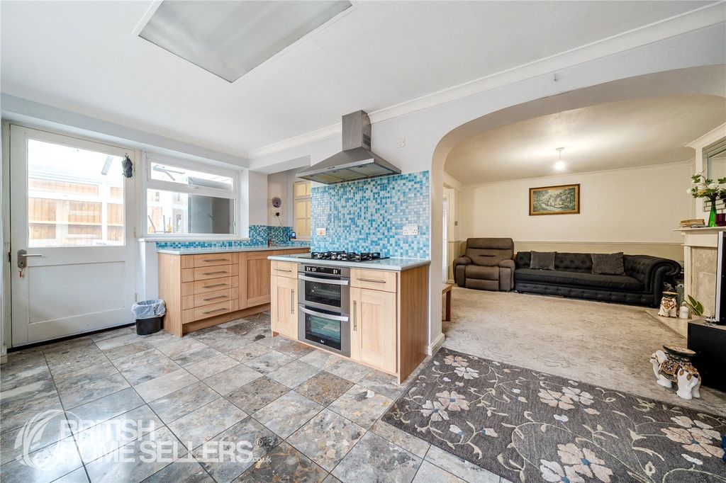 Additional image 8 of 5 bed terraced house for saleElm Grove, Kidlington, Oxfordshire OX5