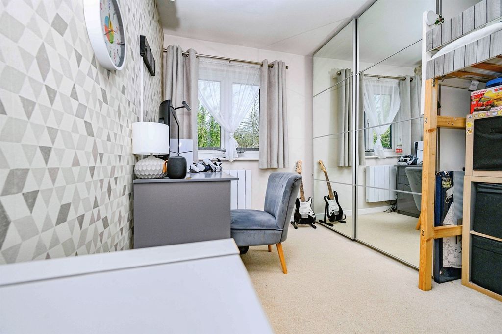 Additional image 6 of 2 bed flat for saleLake View, Railway Terrace, Kings Langley WD4