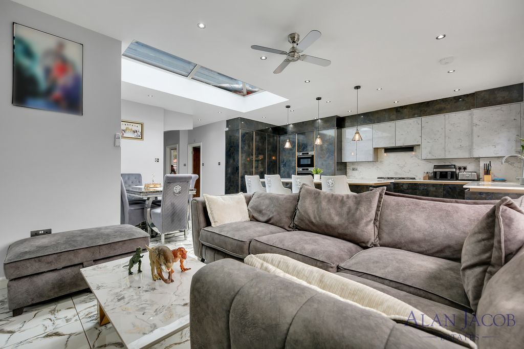 Additional image 28 of 5 bed bungalow for saleJerningham Avenue, Clayhall IG5