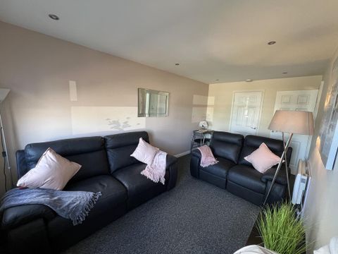 Nelson Court, Top Floor AB24