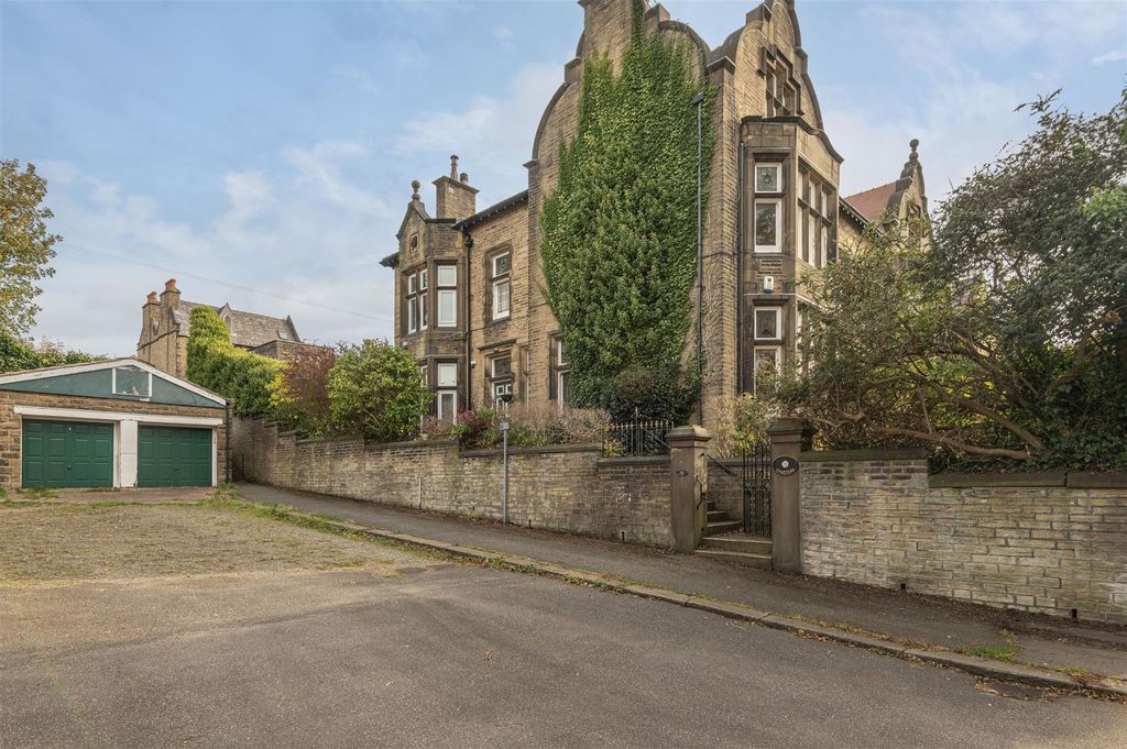 Additional image 2 of 6 bed semi-detached house for salePark Drive, Huddersfield HD1