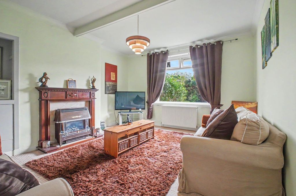 2 bed flat for saleMckinlay Crescent, Irvine KA12 photo 2