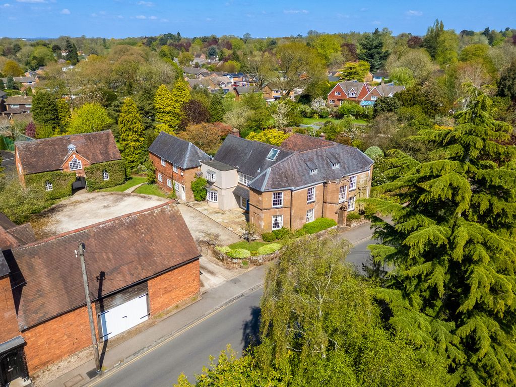 6 bed detached house for saleHigh Street, Kenilworth, Warwickshire CV8