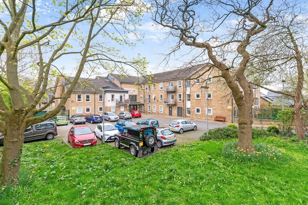 Additional image 15 of 2 bed flat for saleValley Drive, Ilkley LS29