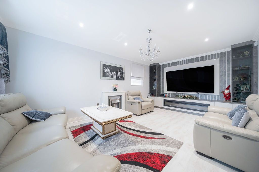 Additional image 3 of 6 bed detached house for saleNorthumberland Walk, Richings Park SL0