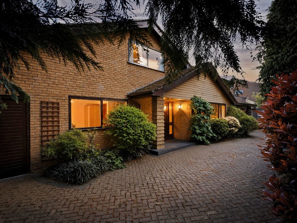 5 bed detached house for saleHawkesworth Drive, Kenilworth CV8