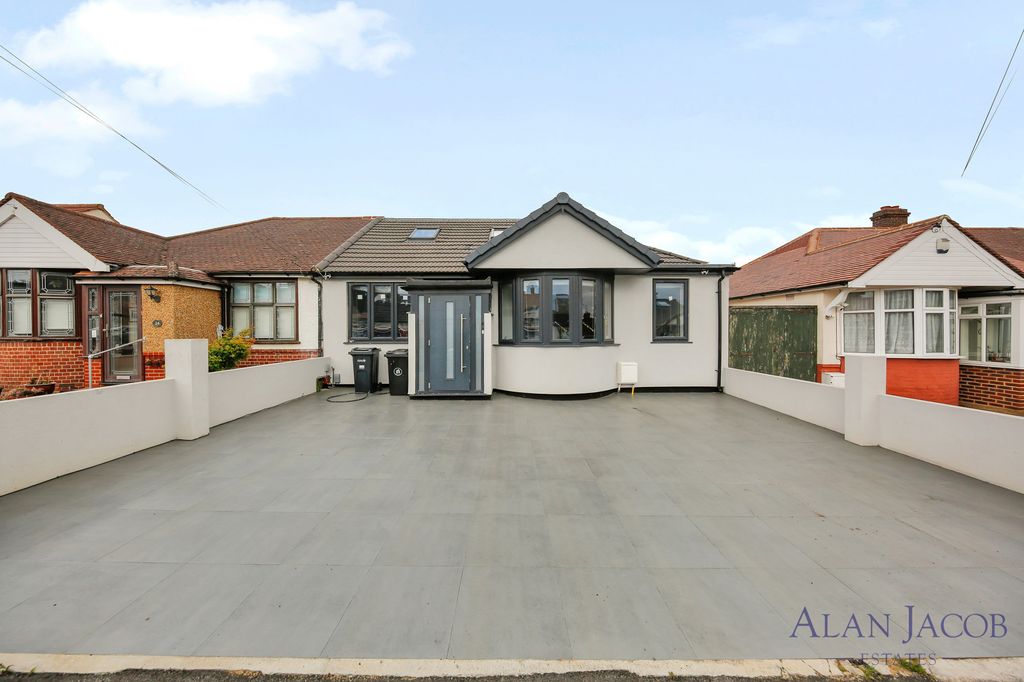 5 bed bungalow for saleJerningham Avenue, Clayhall IG5