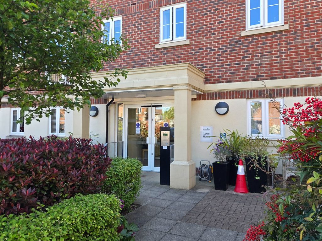 1 bed flat for saleLuxury Retirement Flat - Lowe House, Knebworth, Herts SG3 photo 4