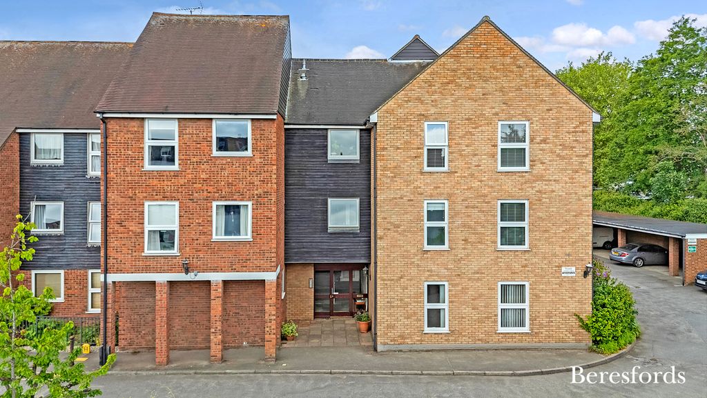 1 bed flat for saleHaslers Court, Fryerning Lane CM4