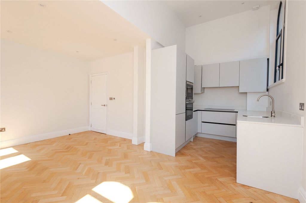 2 bed flat for saleThe Old Blue School, Old Isleworth TW7 photo 3