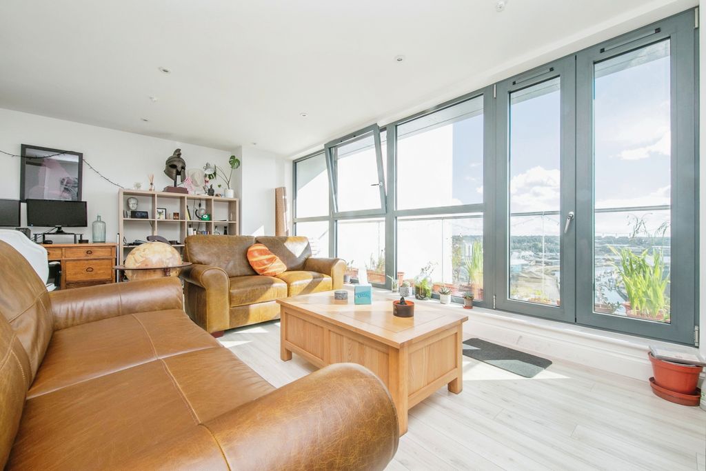 Additional image 3 of 2 bed flat for saleKey Street, Ipswich, Suffolk IP4