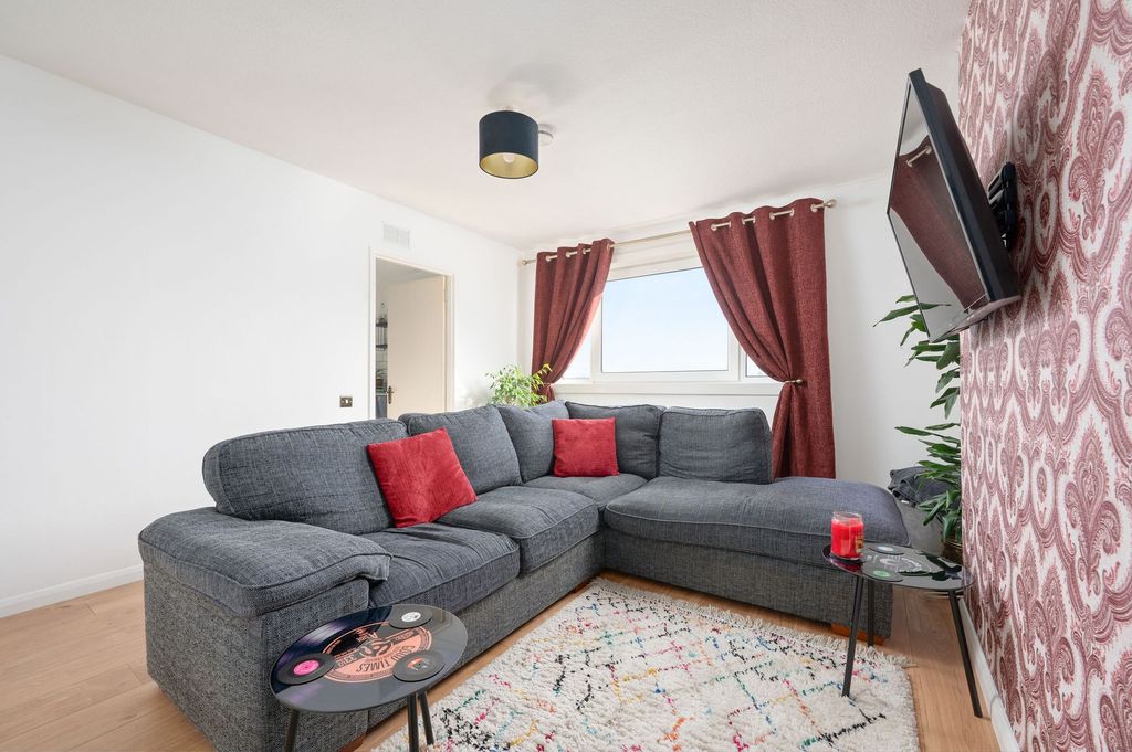 Additional image 3 of 1 bed flat for saleBack'oyards, Inverkeithing KY11
