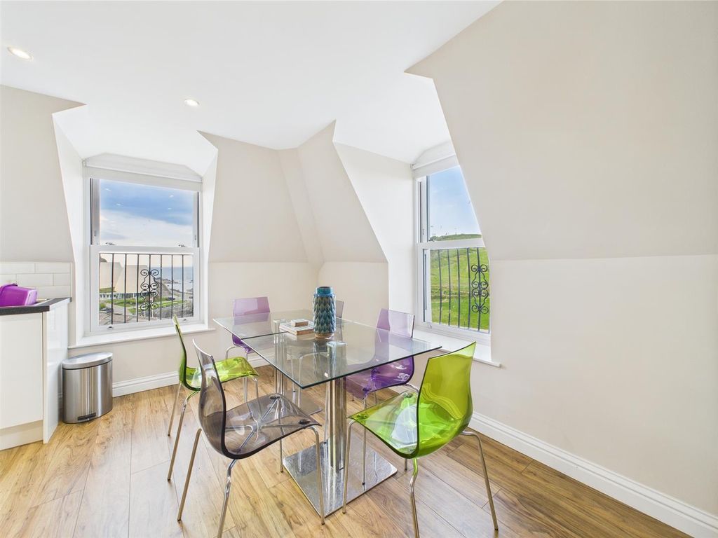 2 bed flat for saleSommers Crescent, Ilfracombe EX34 photo 5